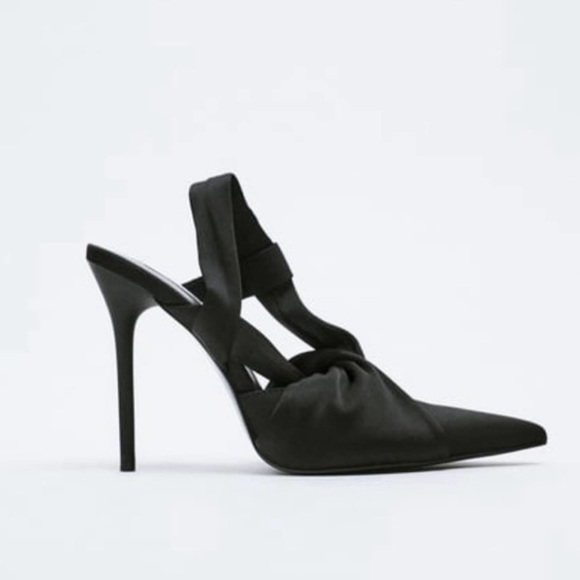 Zara Black Pointed Toe Interwoven Fabric
Pump Heels pointed Toe pumps - Picture 4 of 9